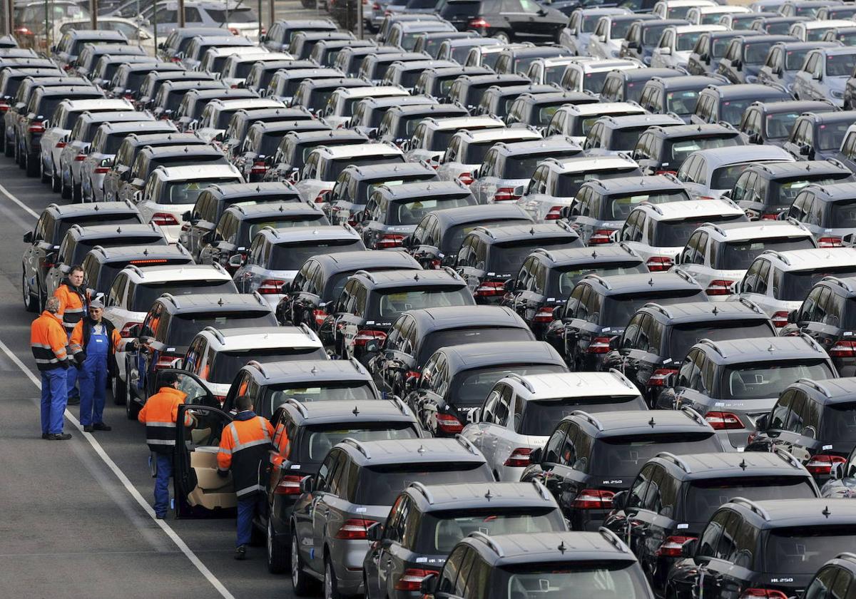 Las ventas de coches superan las 100.000 unidades por primera vez en 29 meses