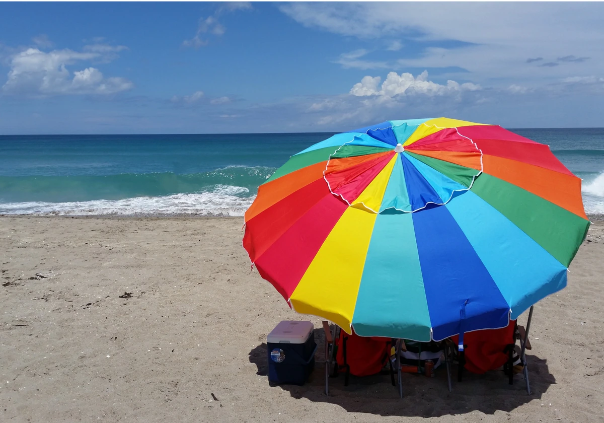 Las mejores sombrillas de playa resistentes al viento
