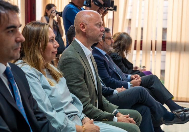 Representantes de la empresa Boliden en el juicio que ha comenzado este martes en Sevilla.