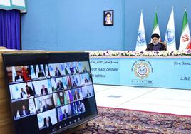 El presidente de Irán, Ebrahim Raisi, sigue la cumbre virtual de la OCS celebrada este martes.