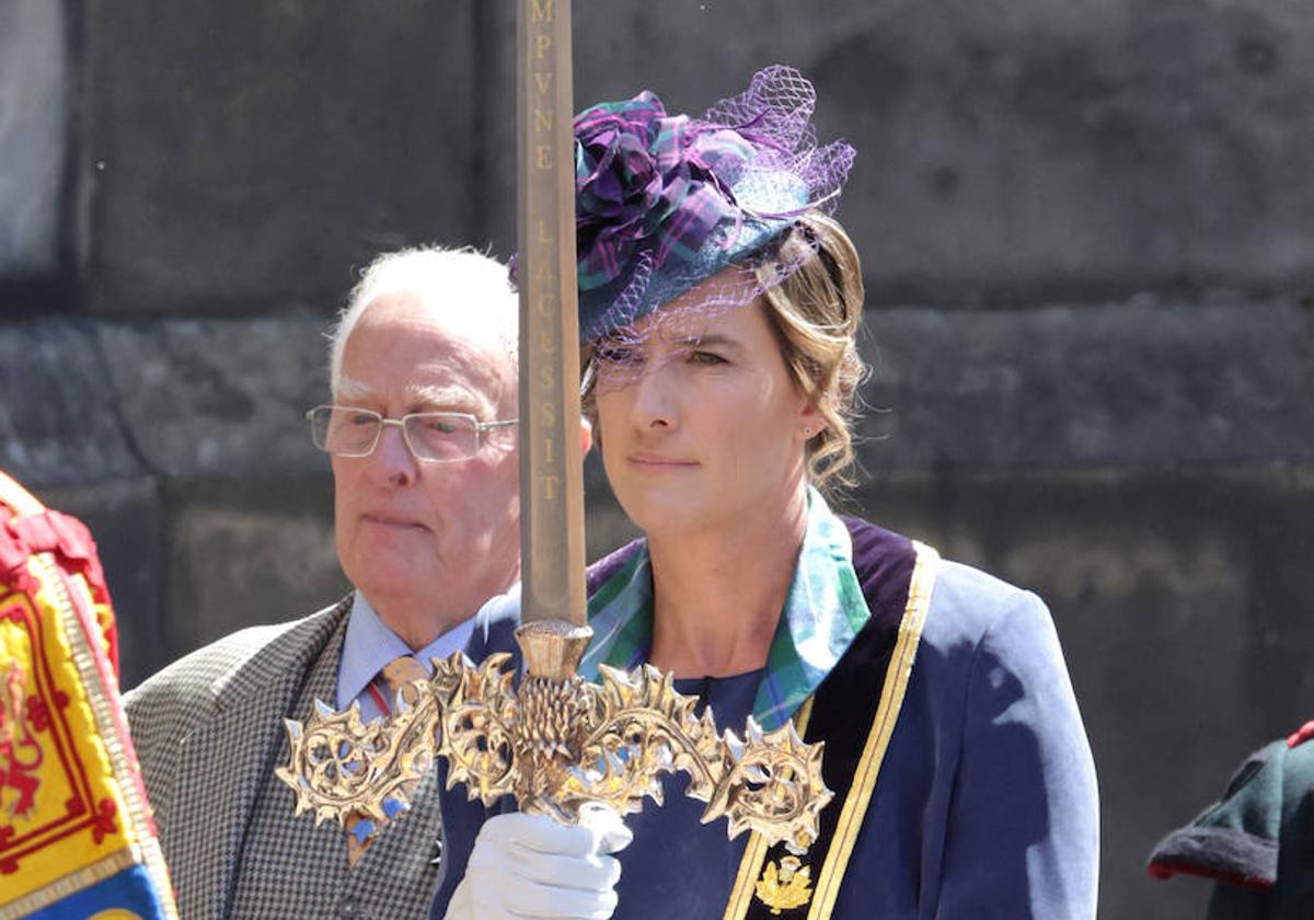 La espada 'Isabel' ha sido forjada especialmente para la ceremonia de coronación de Carlos III en Escocia.