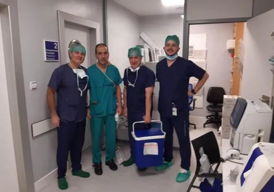 El equipo de Trasplante Renal de Cruces recibe el órgano donado por un paciente del hospital Clinic de Barcelona