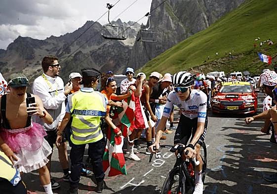 Pogacar se rebela ante Vingegaard en Cauterets