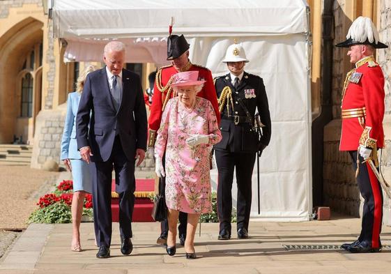 Biden y la reina Isabel II en la última reunión que sostuvieron en el Castillo de Windsor