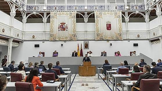 Vox impide la elección de López Miras en la segunda votación