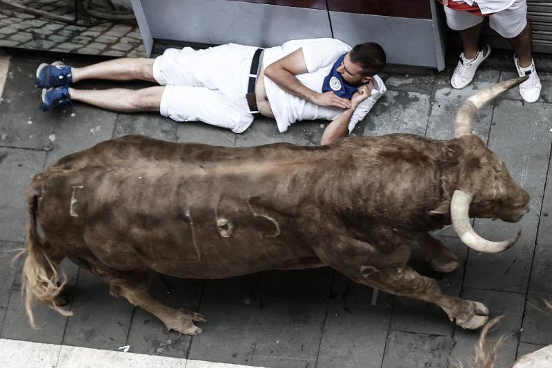 El quinto encierro de San Fermín, en imágenes