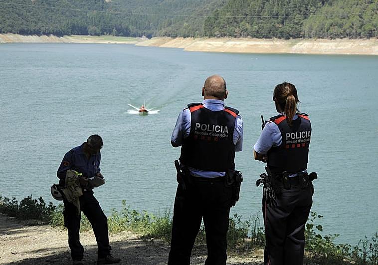 Varios agentes de los mossos.