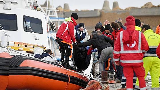 Las ONG que rescatan inmigrantes denuncian en la UE la persecución de Italia