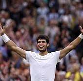 Alcaraz se da un festín y jugará su primera final de Wimbledon
