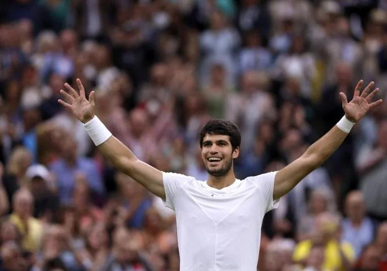 Alcaraz se da un festín y jugará su primera final de Wimbledon