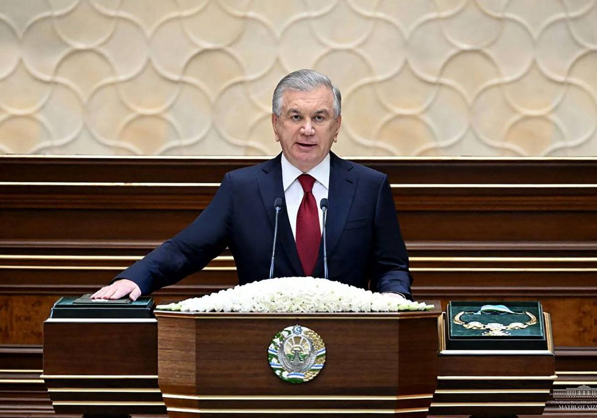 El presidente de Uzbekistán, Shavkat Mirziyoyev, en la ceremonia de jura del cargo