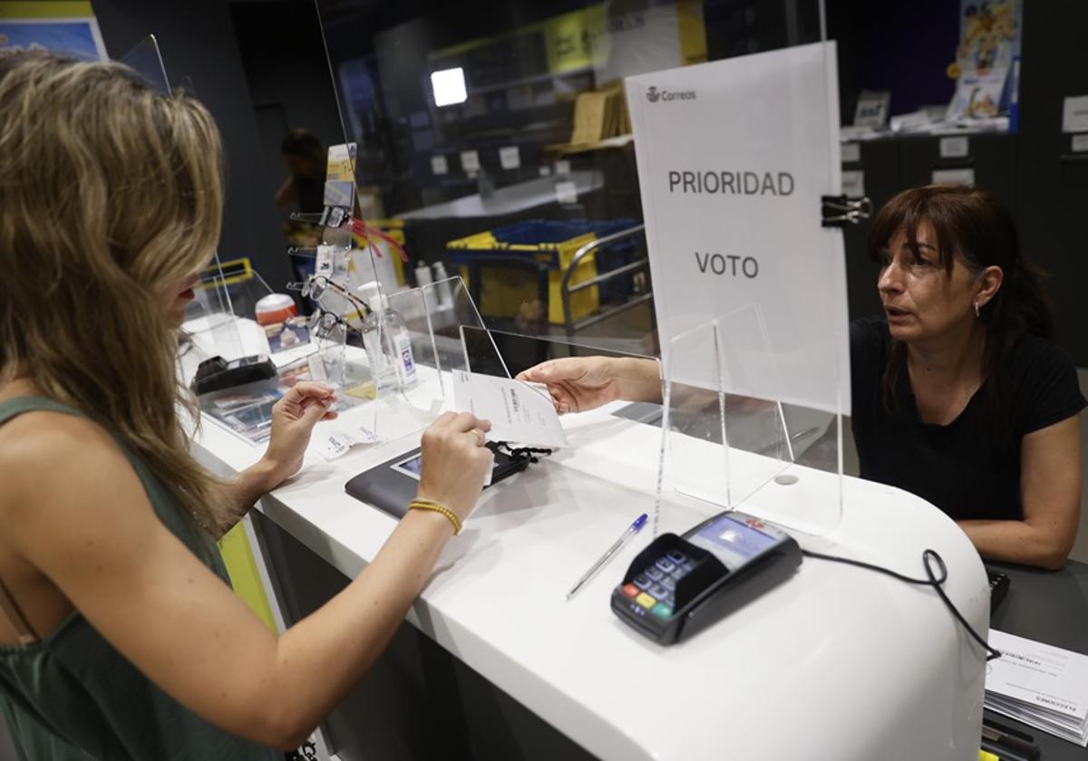 La Junta Electoral amplía el voto por correo hasta las 14 horas del viernes