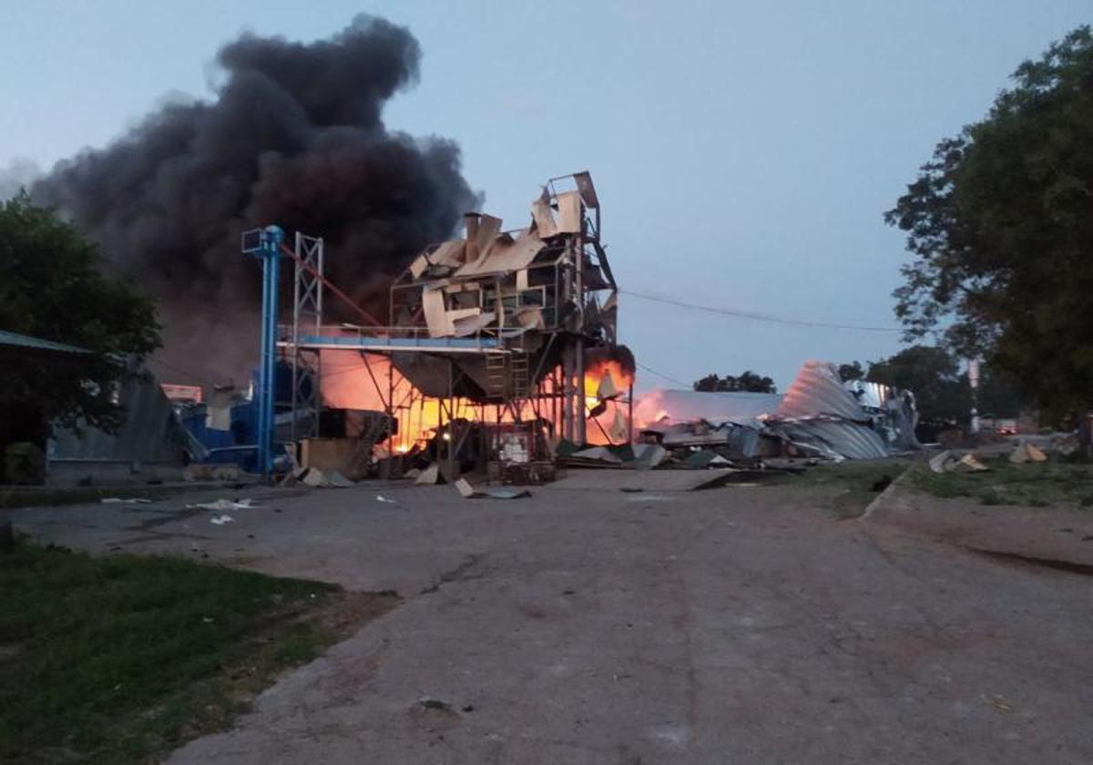 Las bombas acabaron este viernes con un nuevo almacén ucraniano de cereal en Odessa.