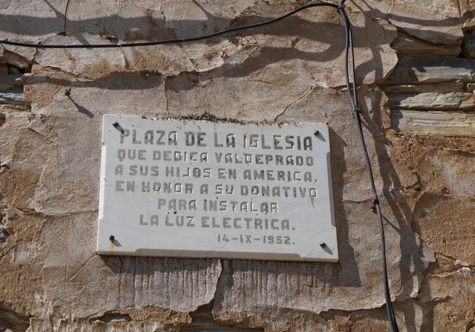 Plaque placed in 1952 in the square of the Valdeprado church in honor of 