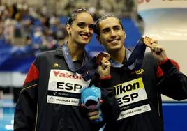 Mireia Hernández y Dennis González, con el bronce.