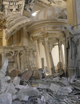 La explosión destrozó tres altares del templo.