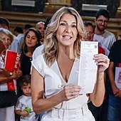 Sumar resiste el envite de la derecha pero no logra superar a Vox