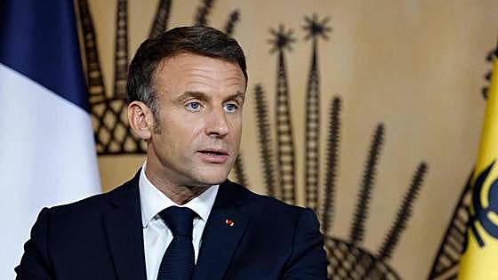 Macron aboga por responder a los disturbios con mano dura