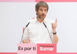 El portavoz de Sumar, Ernest Urtasun, comparece este lunes en la sede la coalición en Madrid.