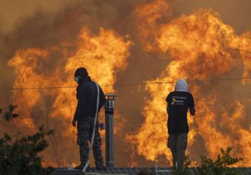 El Gobierno griego se siente superado por unos incendios aún sin control