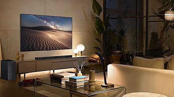 Cómo tener la mejor experiencia de cine en casa: pon a punto tu TV con una barra de sonido