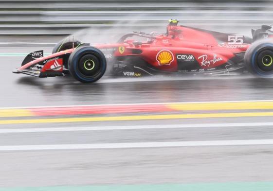 Sainz lidera unos libres en Spa bajo la lluvia intensa y con poca actividad