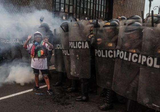 Las protestas contra el Gobierno ensombrecen en Perú la fiesta nacional por su independencia