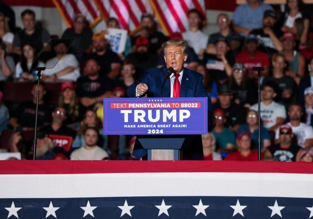 El expresidente estadounidense Donald Trump habla durante un mitin de campaña en Erie, Pensilvania, el pasado sábado