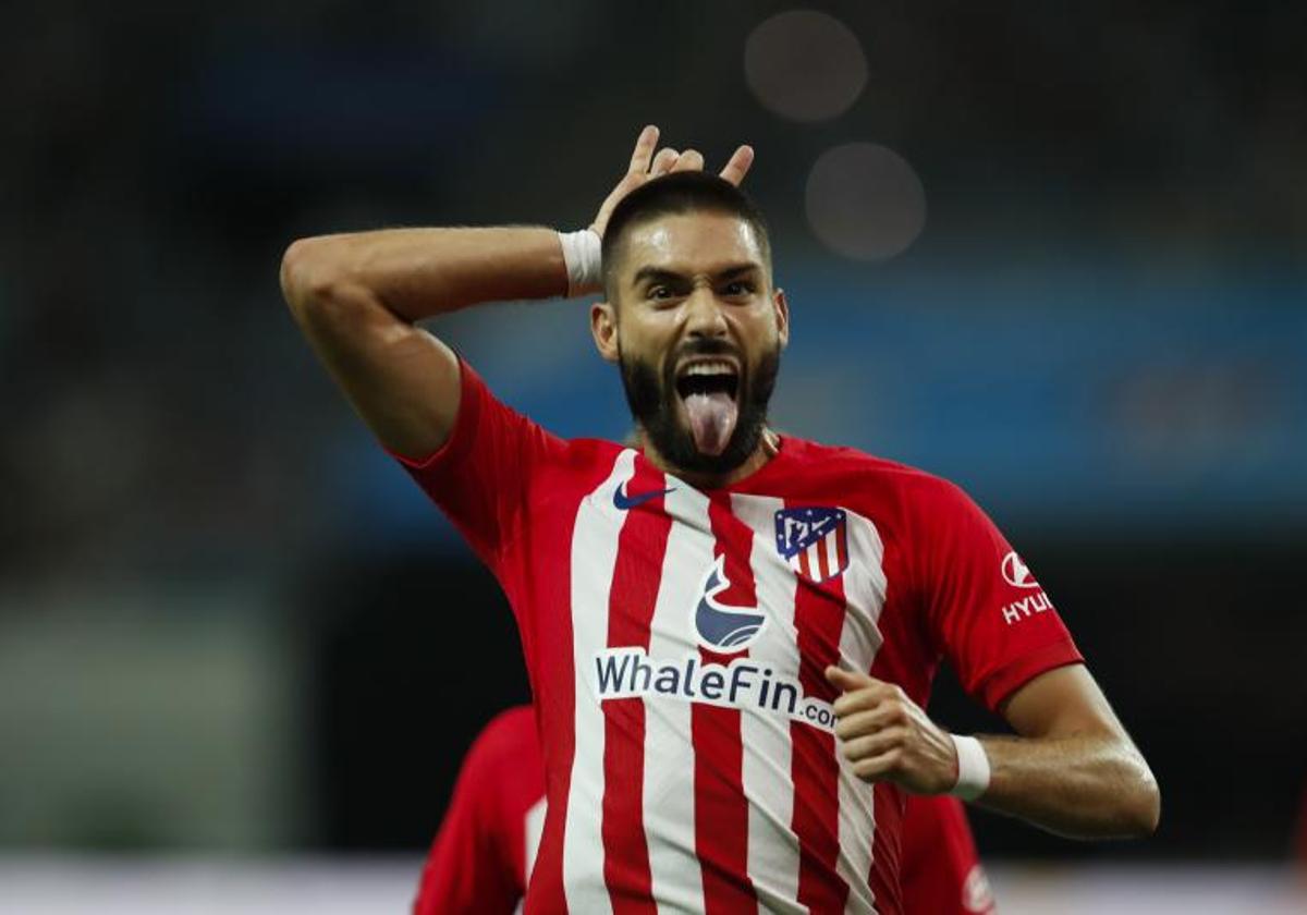 Yannick Carrasco celebra su reciente gol con el Atlético al City.