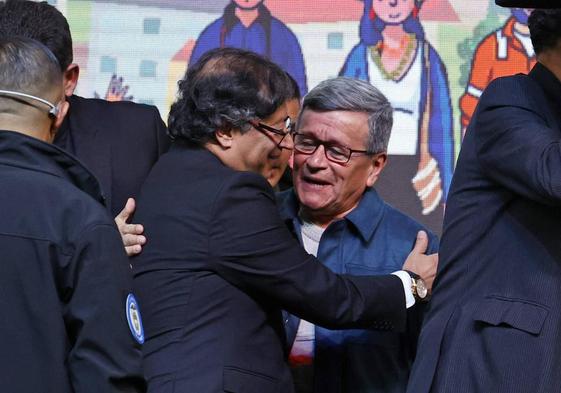 Entra en vigor el alto el fuego acordado entre el Gobierno de Colombia y la guerrilla del ELN