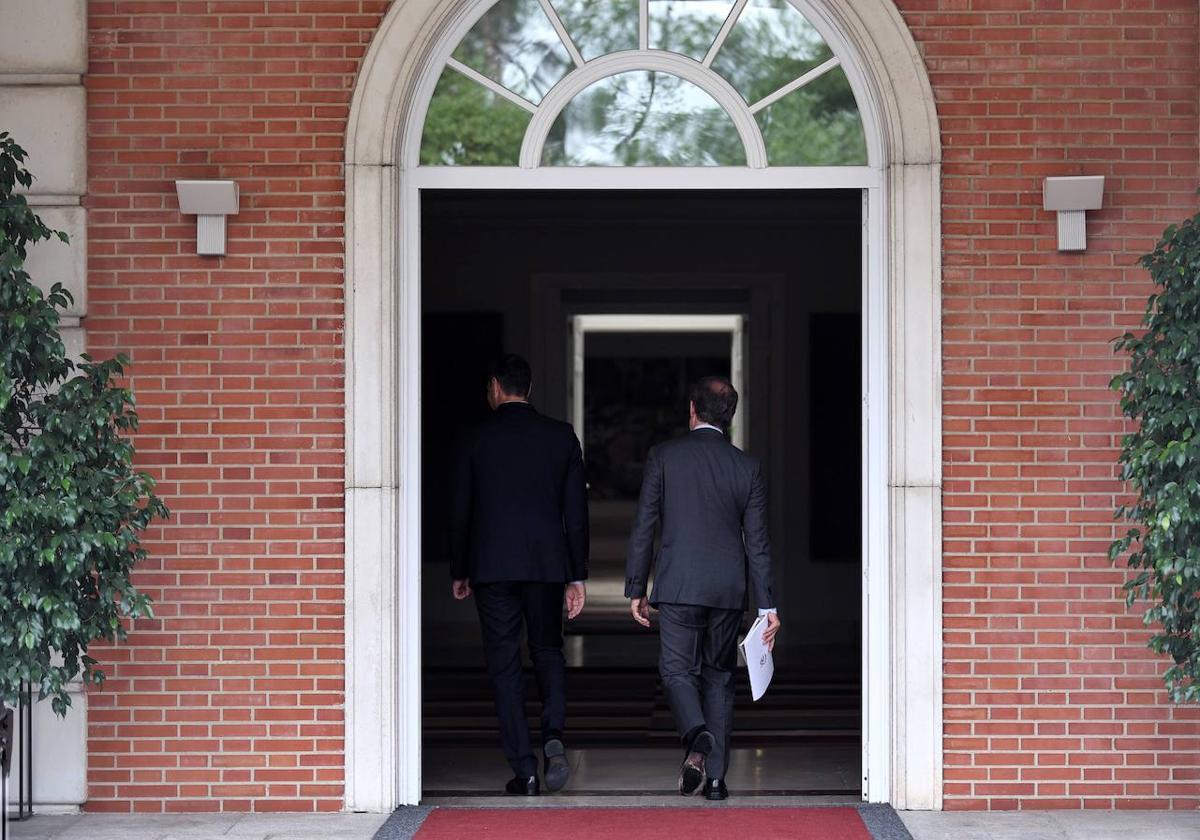 Pedro Sánchez y Alberto Núñez Feijóo, en la Moncloa.