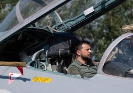 El presidente ucraniano, Volodímir Zelenski, asistió este domingo a la celebración del Día de la Fuerza Aérea del ejército de su país.