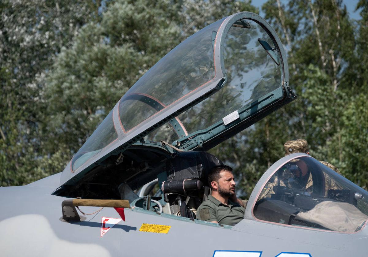 El presidente ucraniano, Volodímir Zelenski, asistió este domingo a la celebración del Día de la Fuerza Aérea del ejército de su país.