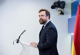 Iván Espinosa de los Monteros en la rueda de prensa donde ha anuciado su decisión de abandonar la cúpula de Vox.