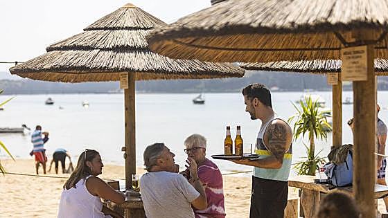 El empleo turístico bate récord con casi 150.000 trabajadores más que hace un año