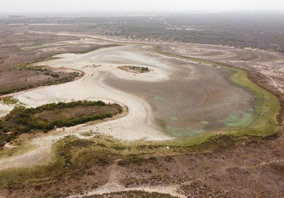 Imagen aérea de la laguna de Santa Olalla el 9 de agosto de 2023.