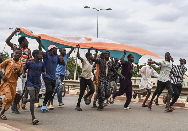 La UE insta a que la intervención de los países africanos en Níger sea «coordinada y segura»