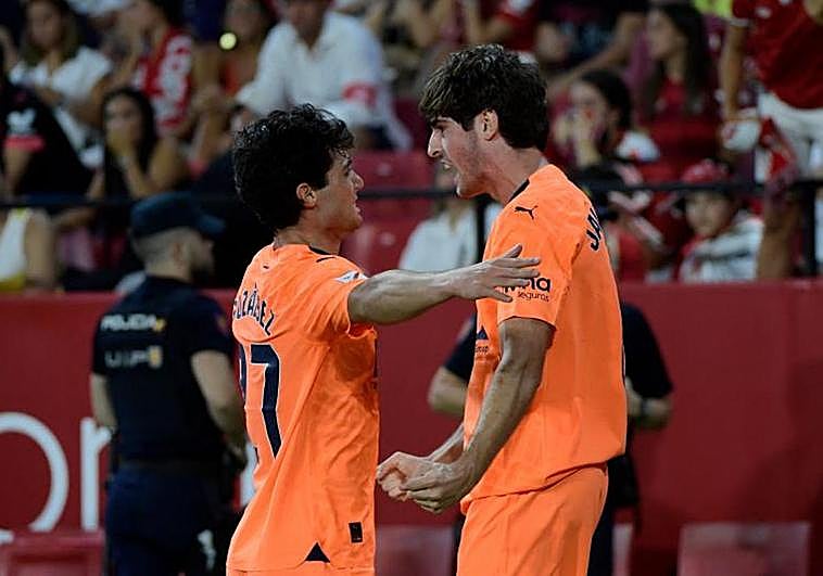 La cantera tira de un Valencia que sorprende en el Pizjuán