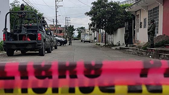 Hallan restos de decenas de personas dentro de neveras en México
