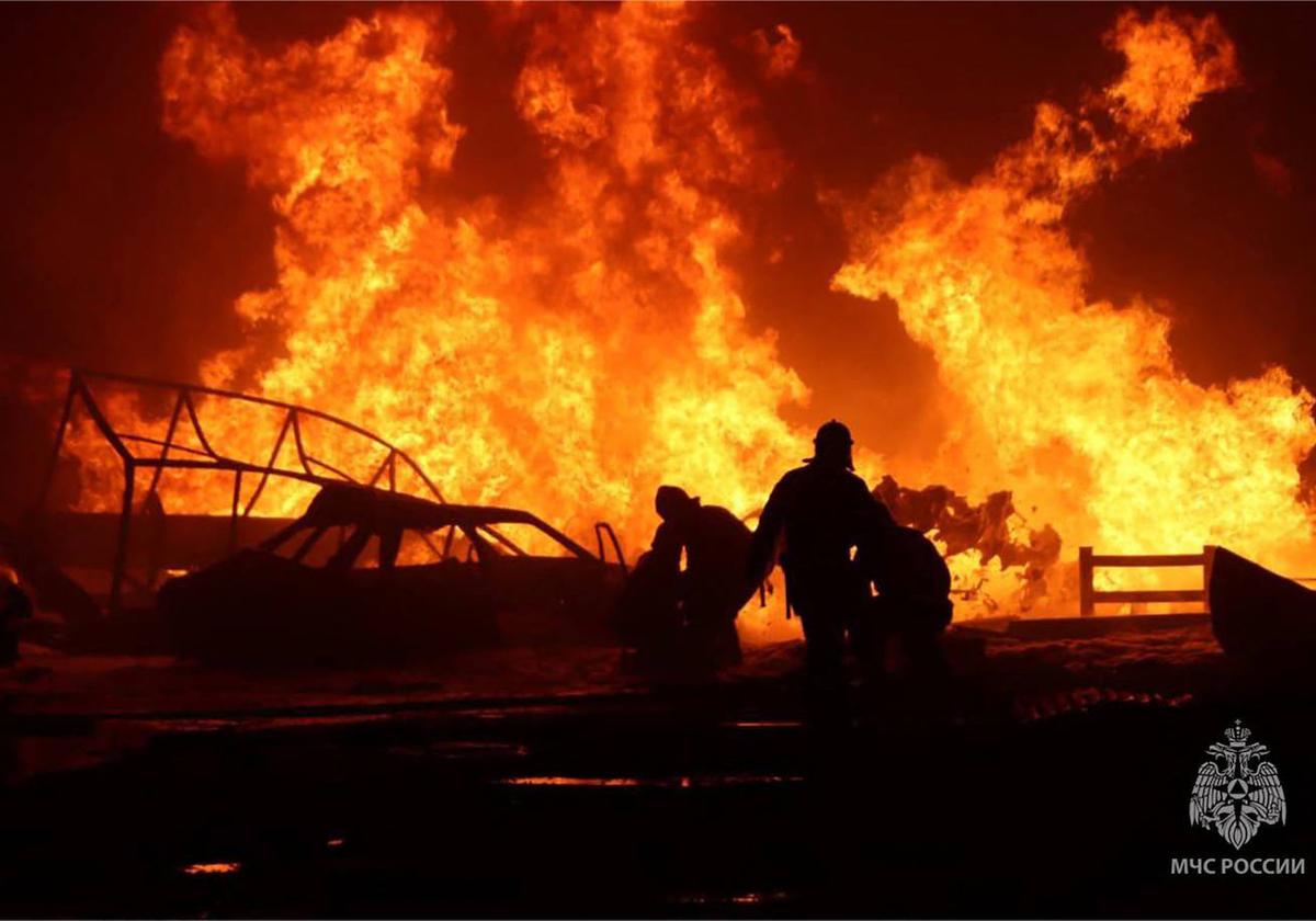 Más de 200 rescatistas intervinieron en el incendio de la región rusa de Daguestán.