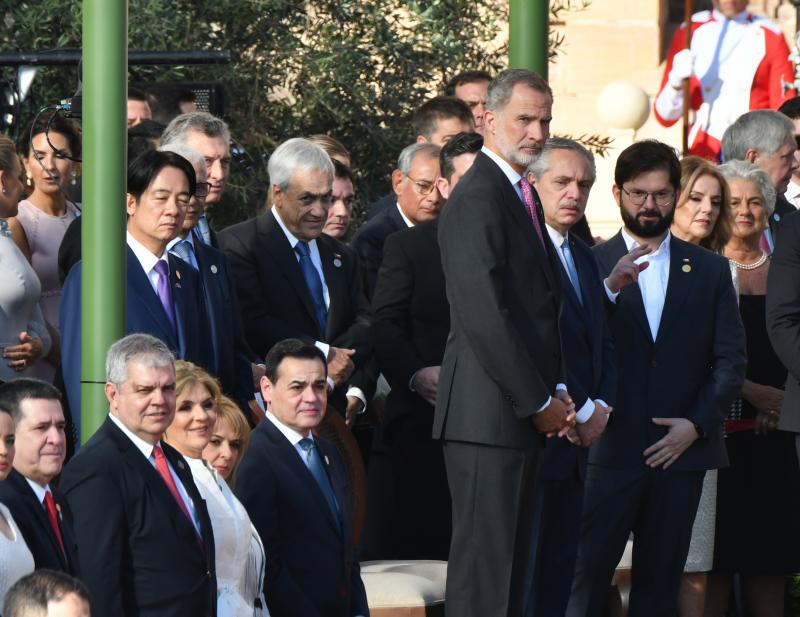 De izquierda a derecha, el vicepresidente de Taiwán, William Lai; el expresidente de Chile Sebastián Piñera; el rey de España, Felipe VI, y el presidente de Chile, Gabriel Boric.