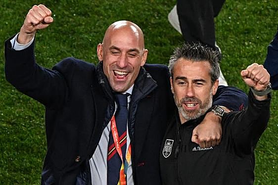 El presidente de la FEF, Luis Rubiales, y el seleccionador Jorge Vilda.