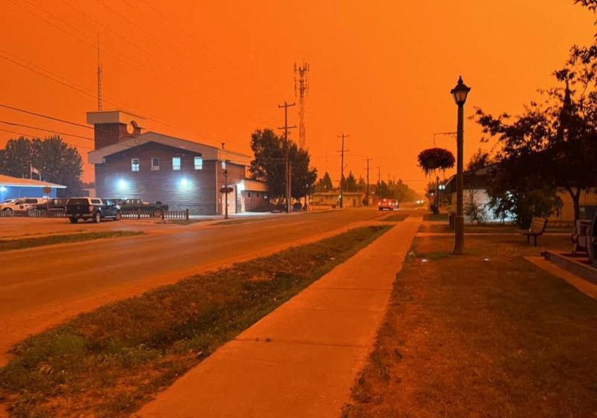 La ciudad canadiense de Fort Smith durante los incendios forestales,