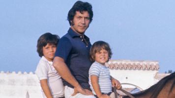 La infancia feliz de Rodolfo Sancho: vida de millonarios en Madrid, vacaciones en Galicia y Adolfo Suárez de padrino