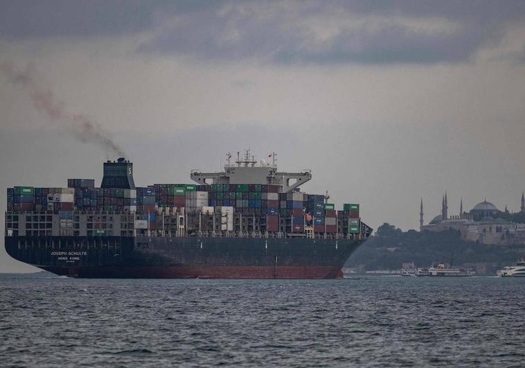 Un primer barco supera el bloqueo ruso a través del «corredor humanitario» del mar Negro