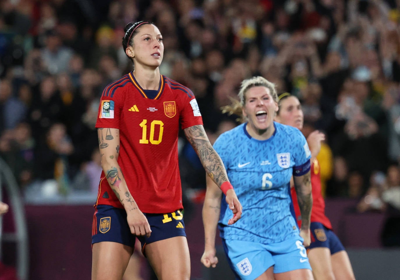 Jenni Hermoso se lamenta tras desaprovechar el penalti que pudo suponer el 2-0 para España.