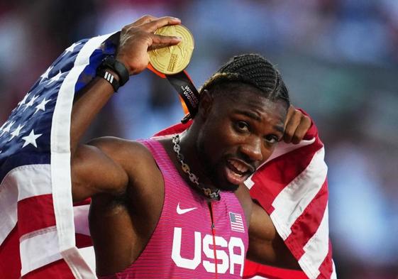 Noah Lyles, con su medalla de oro en los 100 metros.