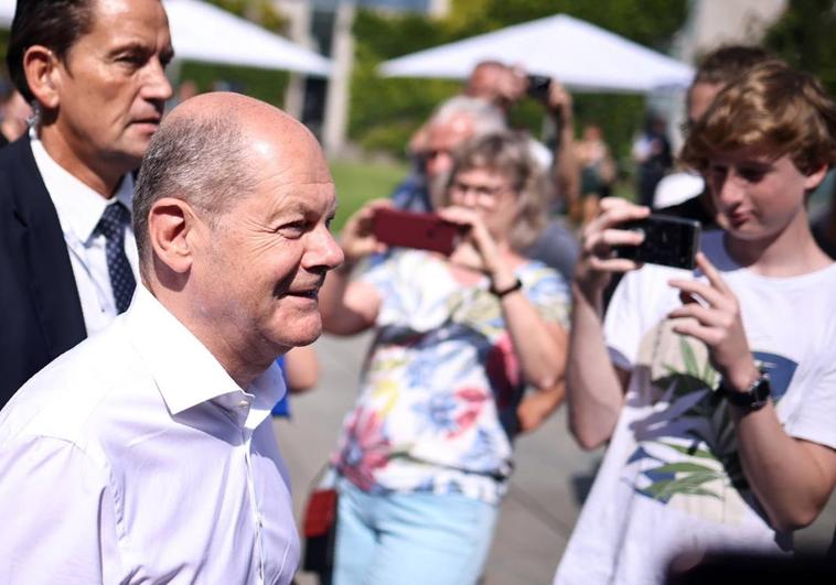 Scholz se enfrenta a la difícil tarea de limar asperezas en su Gobierno con los sondeos en contra