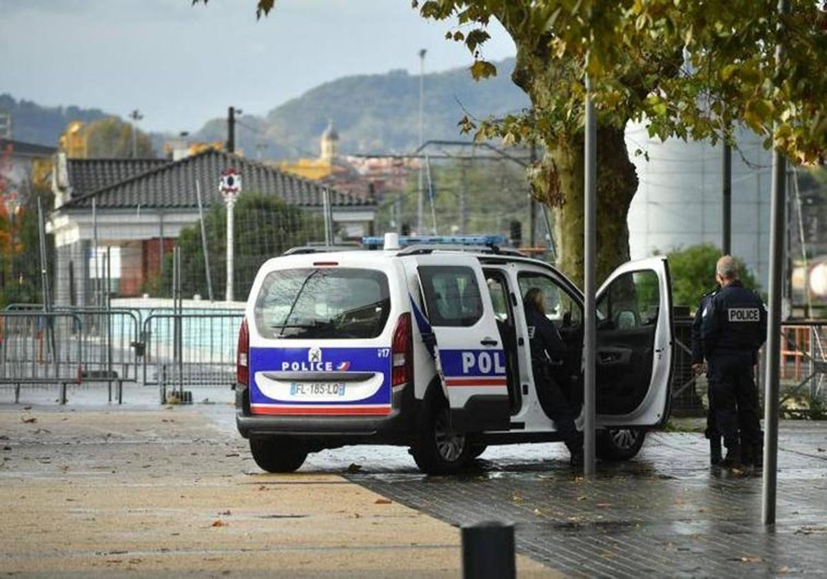 Imagen de archivo de una patrulla policial en Francia.