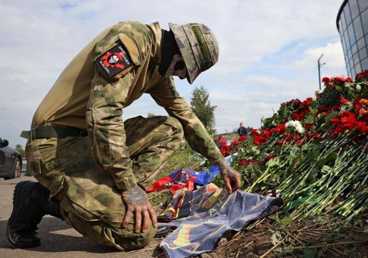 Imagen principal - Distintos actos de homenaje a Prigozhin llevados a cabo en Rusia.